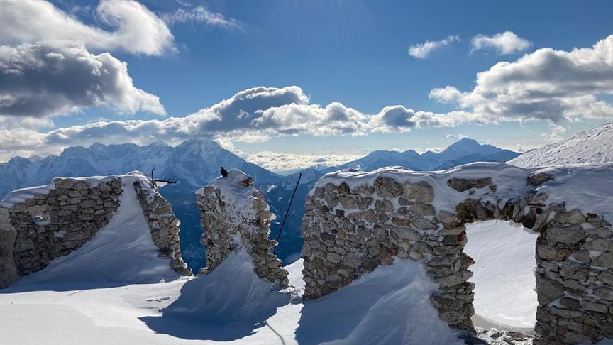 © Mario Micheu Skitour am Hochobir unterhalb des Gipfels bei den Resten der ehemaligen Rainer-Schutzhütte (Mario Micheu)