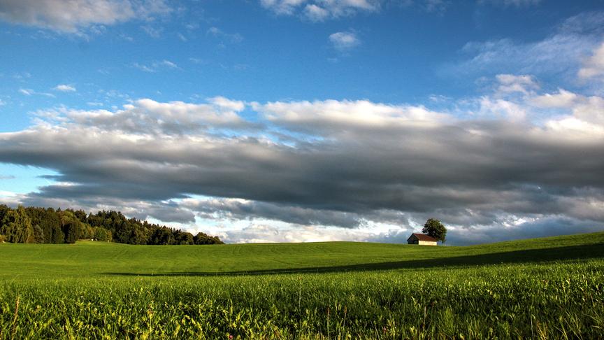 © Emma Sommeregger Eine kleine Hütte in Eugendorf mit interessanter Wolkenstimmung. (Emma Sommeregger)