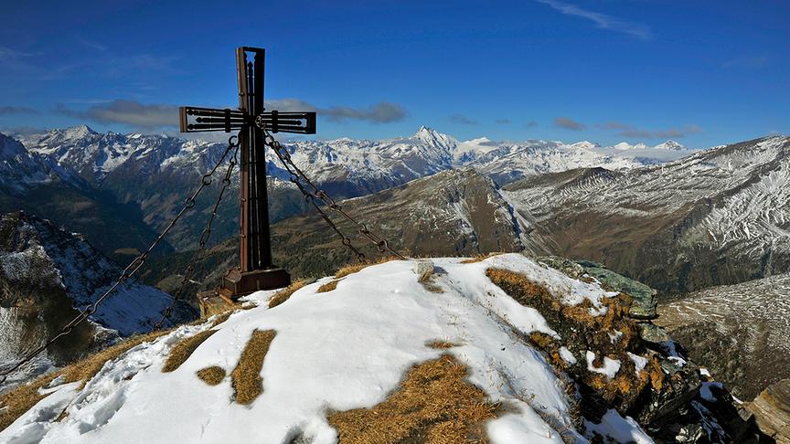 © Graessl Bernhard Blick vom Stellkopf (2852m) hinüber zum Goßglockner. (Graessl Bernhard)