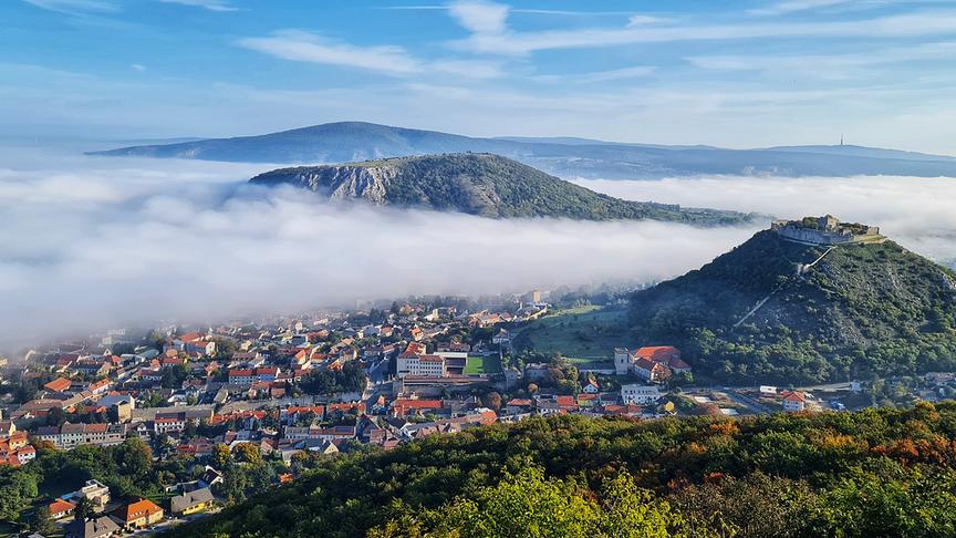 © Rita Reither Blick auf Hainburg mit Schlossberg und Braunsberg. (Rita Reither)