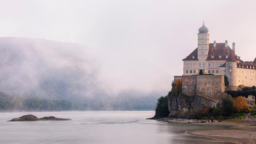 © Harald Marchhart Schloss Schönbühel im morgendlichen Donau-Nebel. (Harald Marchhart)