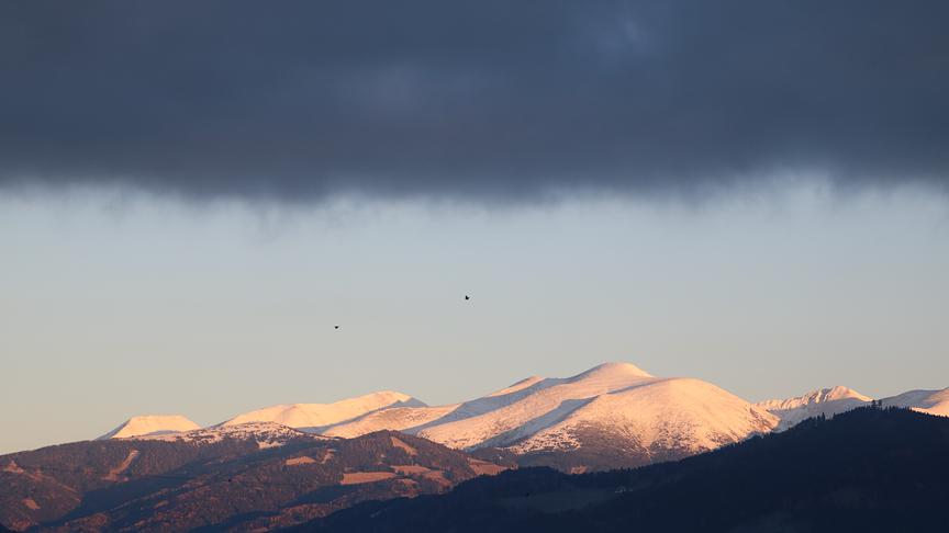 Morgenstimmung über den schneebedeckten Seckauer Tauern (Walter Hochfellner)