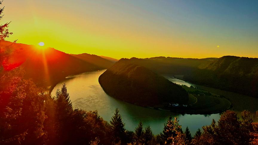 © Andre Berger Sonnenuntergang in Schlögen in Oberösterreich mit traumhafter Aussicht auf die Donauschlinge. (Andre Berger)