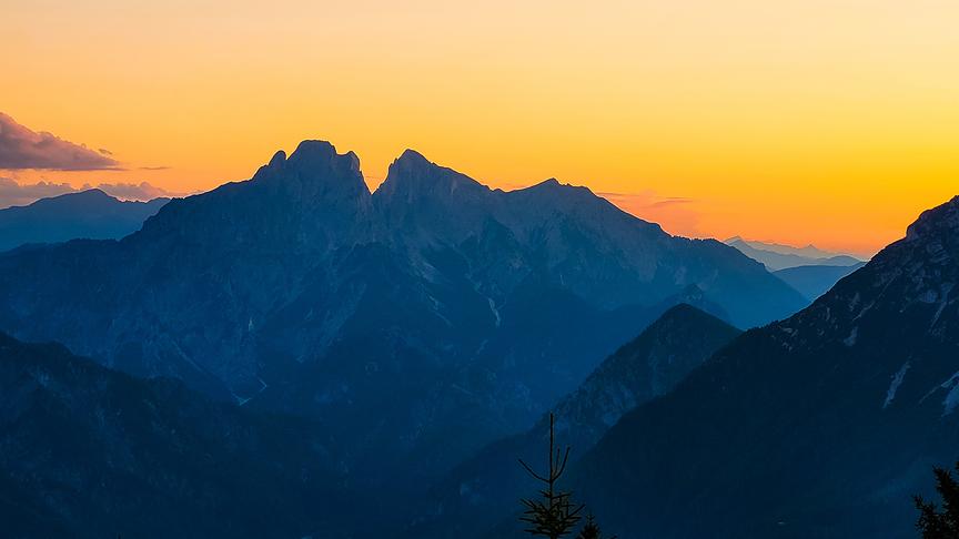 © Lisa Kniewasser Sonnenuntergang auf der Ennstalerhütte (Gesäuse) am Bild zu sehen: Admonter Reichensteingruppe. (Lisa Kniewasser)