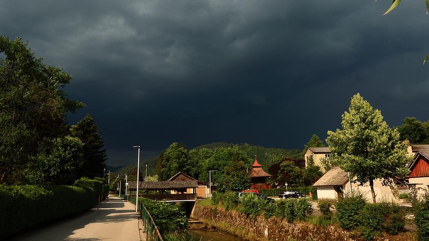 © Peter Jörg Vorbeiziehendes Gewitter zwischen Weyer und Waidhofen/Ybbs. (Peter Jörg)