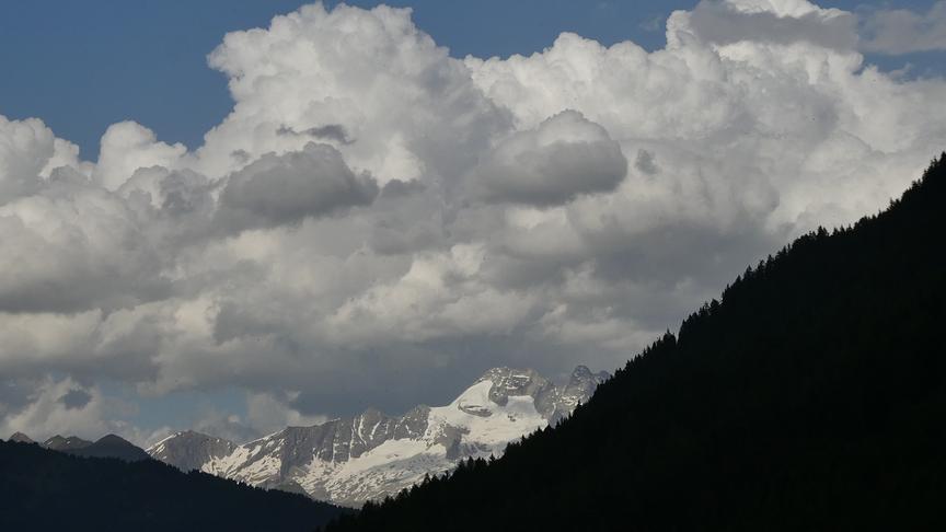 © Ferdinand Mader Wolkenlawine am Alpenhauptkamm. (Ferdinand Mader)