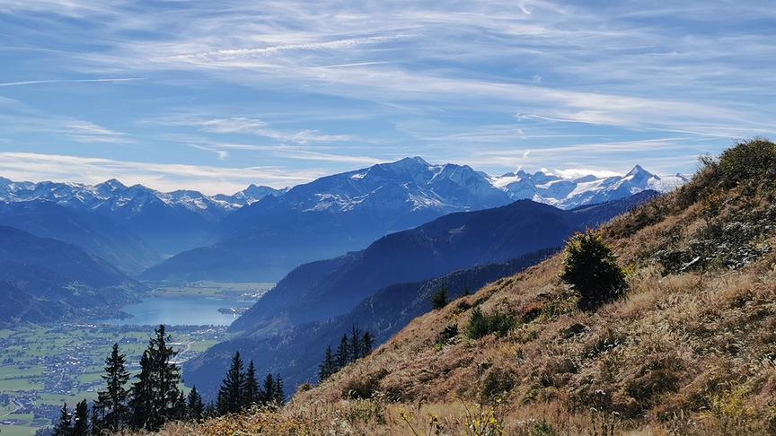© Georg Ackerer Herrliche Fönstimmung und sehr warme Temperaturen am Schönangerl (Biberg 1500m)mit Blick auf Zeller/See & Kitzsteinhorn. (Georg Ackerer)