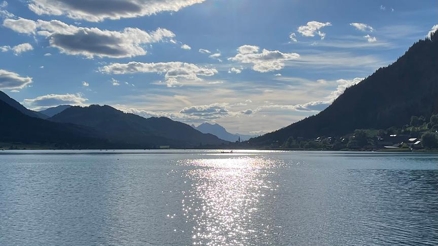 © Ingrid Sturm Die letzten Sonnenstrahlen am Weissensee genießen. (Ingrid Sturm)