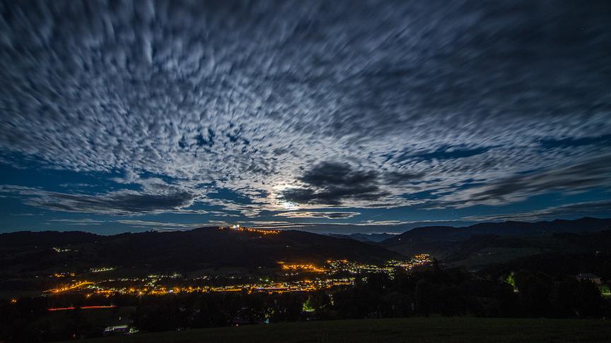 © Harald Haselsteiner Supermond-Aufgang hinter der Basilika Sonntagberg, leider etwas bewölkt. (Harald Haselsteiner)