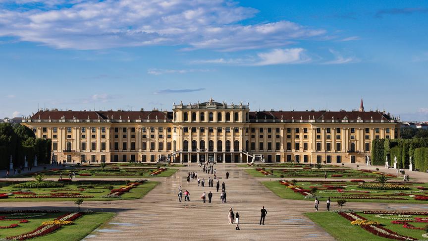 © Martin Grill Schloss Schönbrunn in voller Pracht nach einem Gewitterregen (Martin Grill)