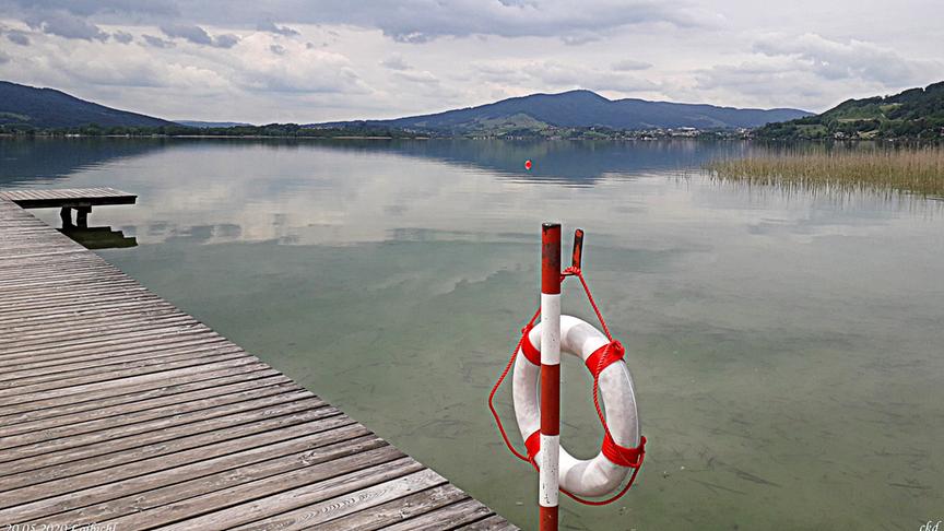 © Christa Katharina Dallinger Loibichl am Mondsee - Strandbad - Für eine kurze Schwimmrunde durchaus schon geeignet. (Christa Katharina Dallinger)