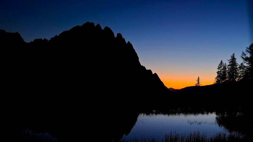 © Erna Linder Spätabends unterwegs am Berg nach einem traumhaften Sonnenuntergang. Blick Richtung Spitzkofel und das Pustertal. (Erna Linder)