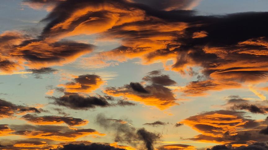 © Rudolf Müller Ein traumhaftes Wolkenschauspiel heute morgen von Villach Süd Richtung Osten (Rudolf Müller)