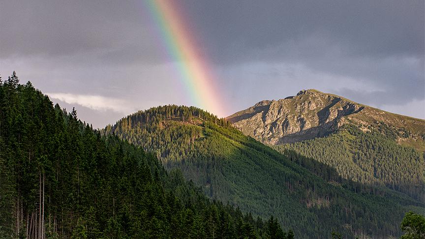 © Josef Lackner Abendstimmung mit Regenbogen am Eisenhut 2441m (Gurktaler Alpen). (Josef Lackner)