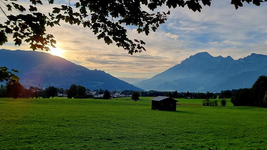 © Georg Ackerer Und da geht sie wieder! (die Sonne am Biberg, Hausberg von Saalfelden) (Georg Ackerer)