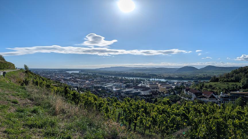 Interessante Wolke Formation vom Kögel über Krems an der Donau in Richtung Osten
