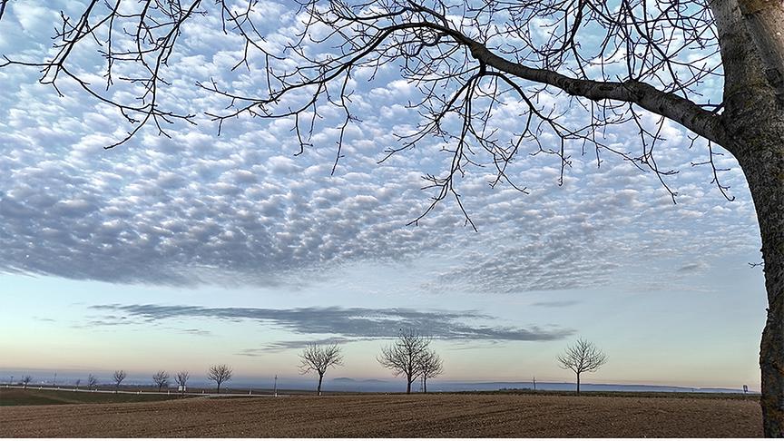 Interessante Wolkenformation aus vielen kleinen Wölkchen