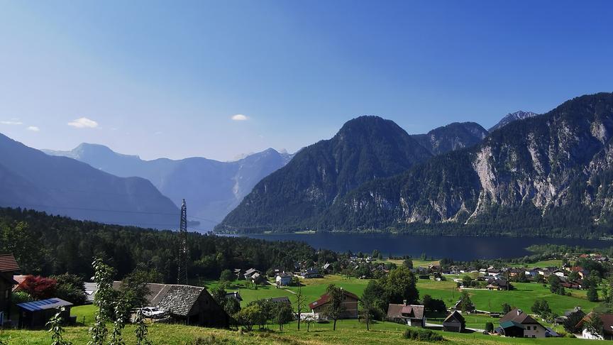 © Aigner Annemarie Ein wolkenloser Hallstättersee. (Annemarie Aigner)