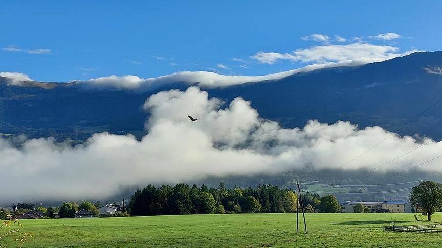 © Andreas Preiml Blick in Richtung Mirnock , mit vorbeifliegendem Raben, ein schöner Wolken-Tanz (Andreas Preiml)