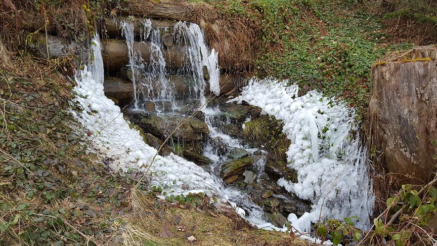 © Herbert Hagenhofer Bachgerinne mit Eiszapfen. (Herbert Hagenhofer)
