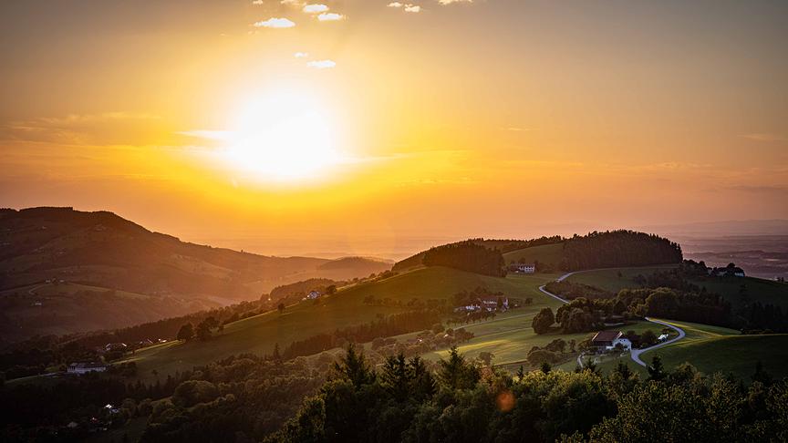© Harald Haselsteiner Sonnenuntergang bei der Aussichtswarte Voralpenblick im Mostviertel (Harald Haselsteiner)