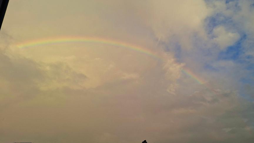 Regenbogen in den Wolken