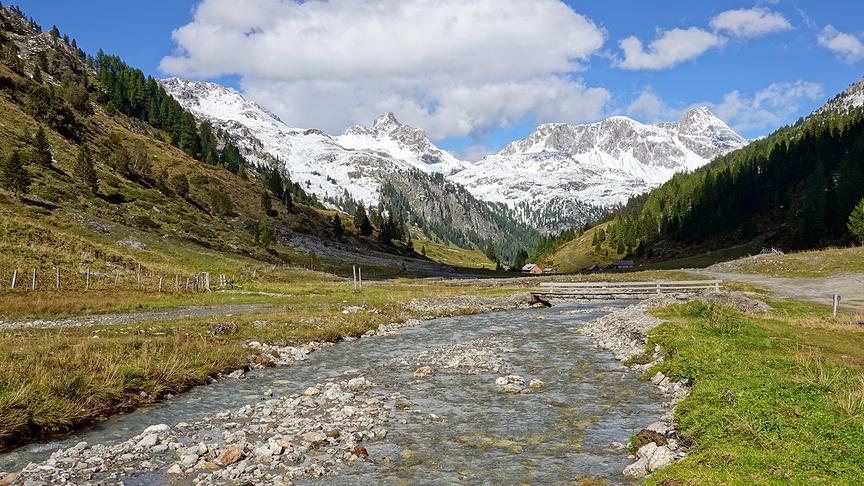© Annelie Möser Im hinteren Riedingtal mit Blick auf die verschneite Bergumrahmung, auf Faulkogel und Mosermandl. (Annelie Möser)