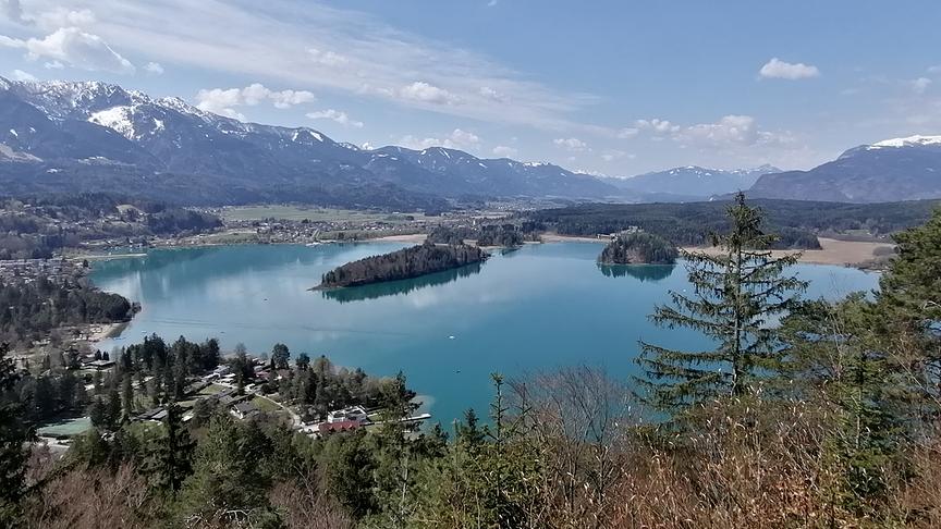 © Wolfgang Hassler Der Faakersee vom Klettergarten Tabor aus fotografiert, die ersten Wolken sind in Anmarsch. (Wolfgang Hassler)