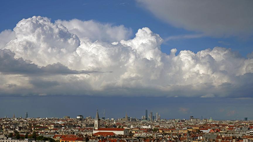 © Gottfried Bahr Gewitterwolken über Wien (Gottfried Bahr)