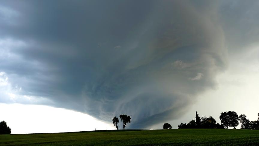 © Christoph Brennsteiner Eine imposante Gewitterwolke - darin verborgen, ein Gesicht, vielleicht ein Wichtel? Aufgenommen am Handy in Zell an der Pram. (Christoph Brennsteiner)