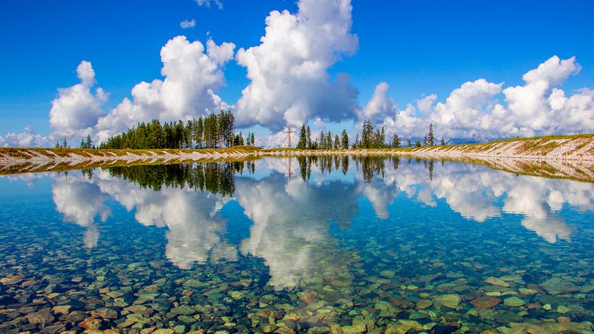 © Christa Kramer Wolkenspiegelung im Speichersee auf der Kemahdhöhe in Radstadt. (Christa Kramer)