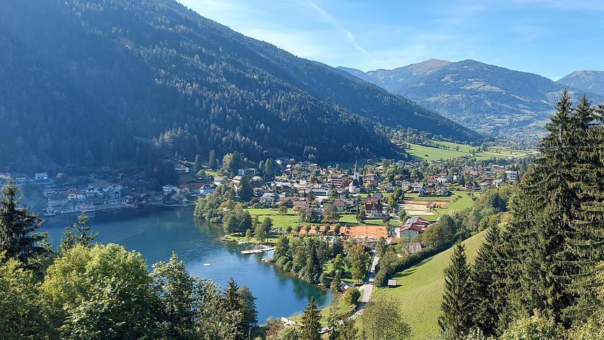 © Oswin Ottmann Das schöne Gegendtal von der Ortschaft Rauth aus fotografiert: Feld am See (im Vordergrund) bis Radenthein im Hintergrund die Millstätter Alpe. (Oswin Ottmann)