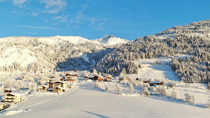 © Daniel Putzhuber Im Bild sind die Ortsteile Zauche und Oberdorf der Gemeinde Thurn zu sehen. Im Hintergrund sieht man die Schleinitz. (Daniel Putzhuber)