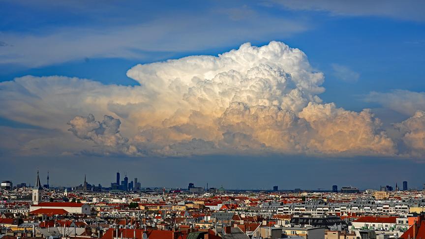 © Gottfried Bahr Gewitterwolken über Wien (Gottfried Bahr)
