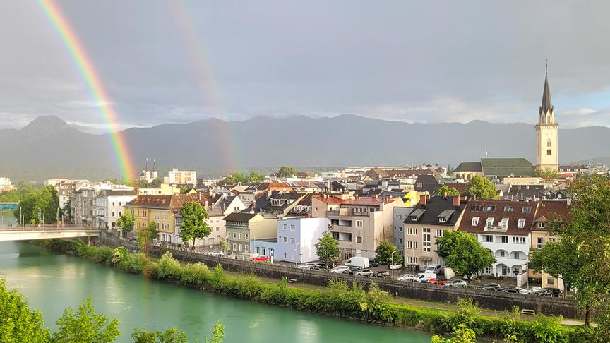© Katharina Regenbogen über der Altstadt von Villach (Katharina)