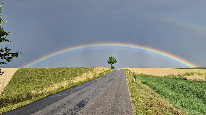 © Johann Strick Ein doppelter Regenbogen nach heftigem Regen, aufgenommen auf der Straße von Oberschoderlee nach Stronsdorf. (Johann Strick)