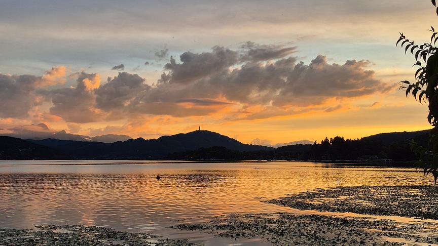 © Günther Mallweger Nach dem Regen zeigt sich ein wunderschöner Abendhimmel über dem Wörthersee (Günther Mallweger)