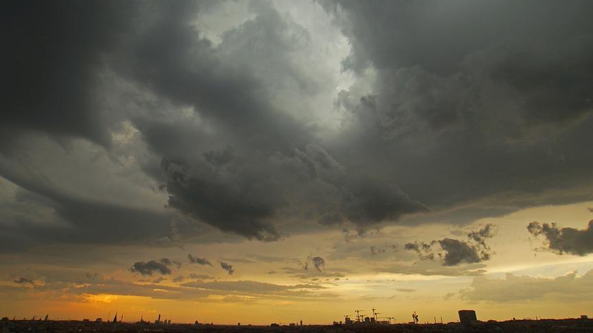 © Gottfried Bahr Gewitterwolken über Wien. (Gottfried Bahr)