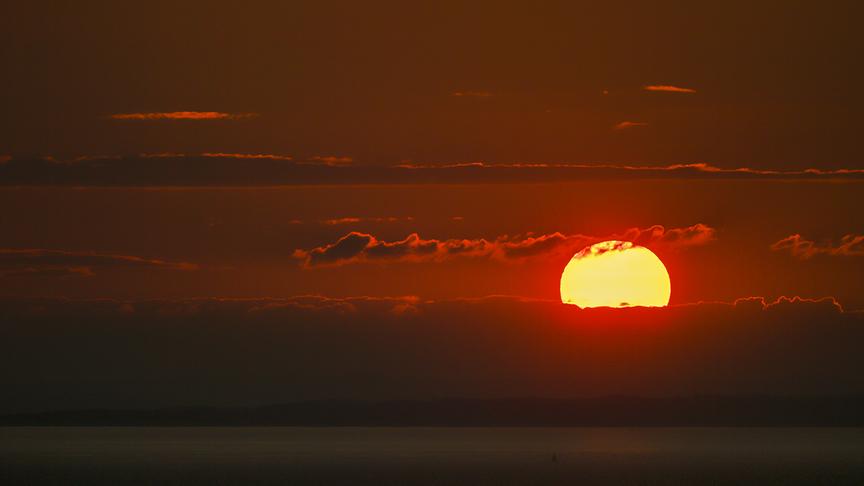 © Manfred Gasser Sonnenuntergang nach dem Regen über dem Bodensee. (Manfred Gasser)