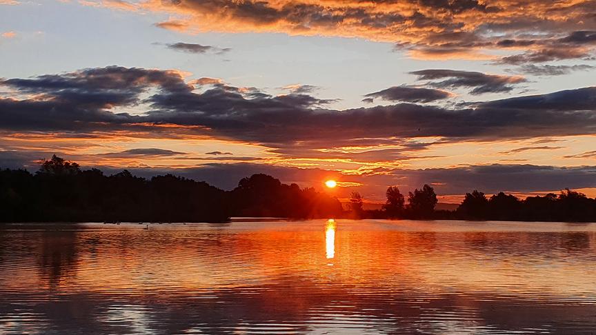 © Andrea Hirt Sonnenaufgang am Schotterteich in Großwilfersdorf. (Andrea Hirt)