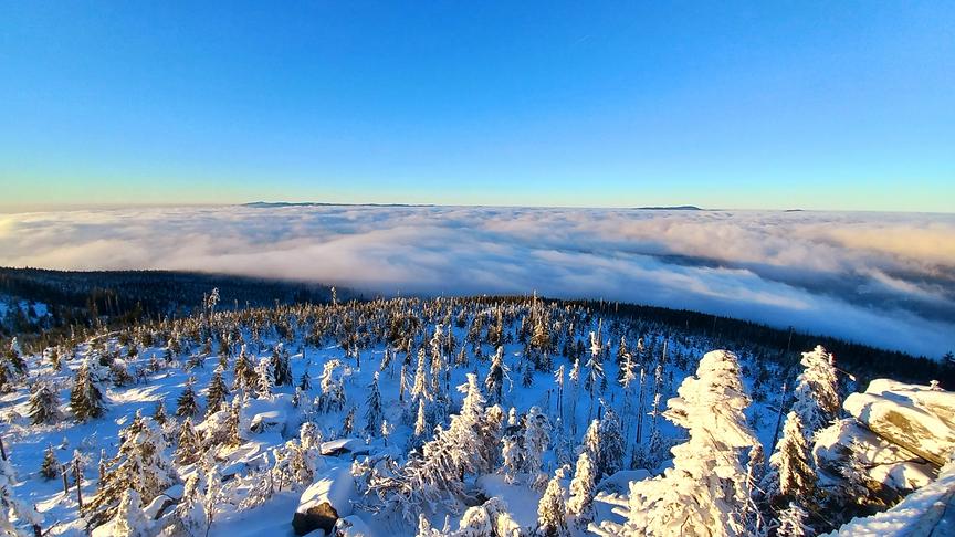 Über den Wolken.... aufgenommen im Dreiländereck (Sabine Lauß)