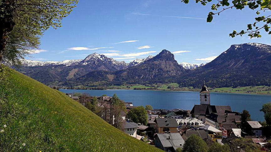 © Christa Katharina Dallinger Muttertagsfrühling über St. Wolfgang. (Christa Katharina Dallinger)