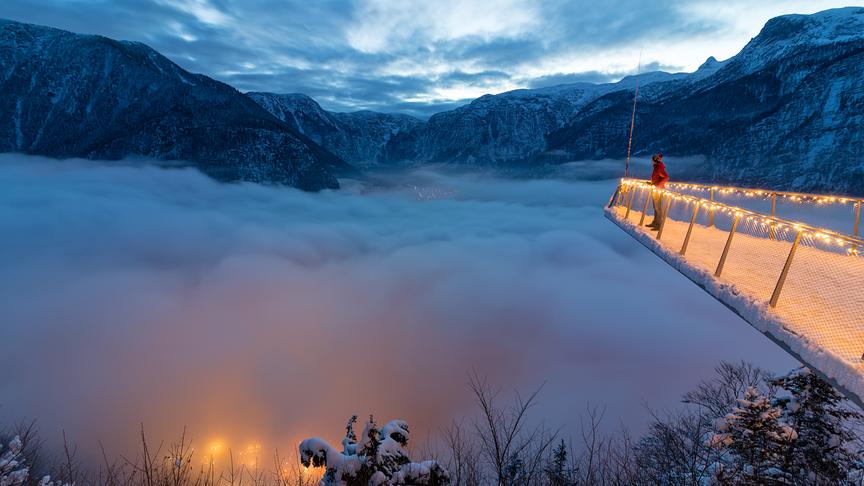 © Felix Leibetseder Hallstatt zur blauen Stunde. World Heritage View an einem nebeligen Dezembermorgen. (Felix Leibetseder)