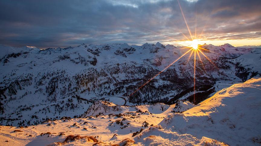 © Christa Kramer Die letzten Sonnenstrahlen über die Radstädter Tauern. (Christa Kramer)