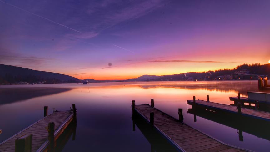 © Thomas Kaiser Der Steg in der Veldener Bucht mit sensationellem Farbenspiel am Morgen. (Thomas Kaiser)