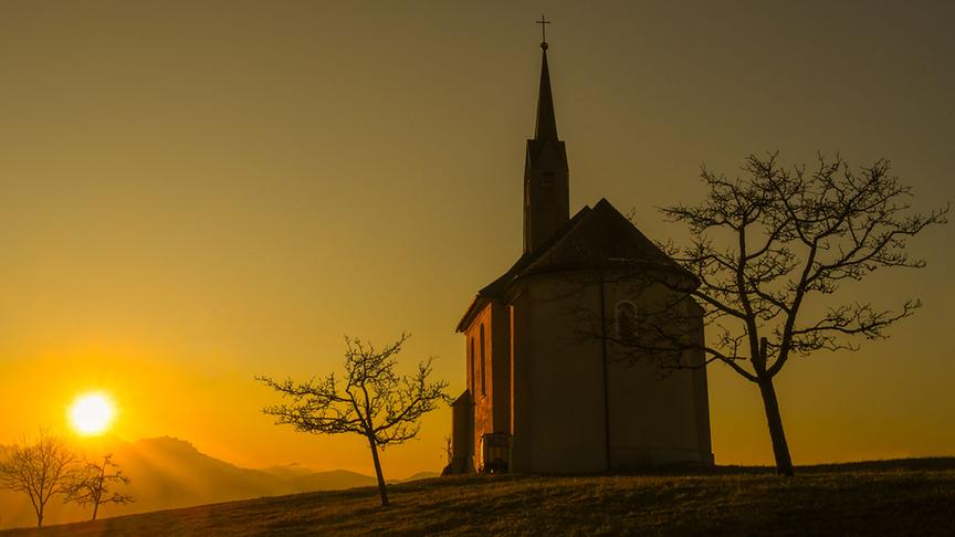 © Manfred Gasser Sonnenuntergang oberhalb von Dornbirn bei der Kapelle Oberfallenberg. (Manfred Gasser)