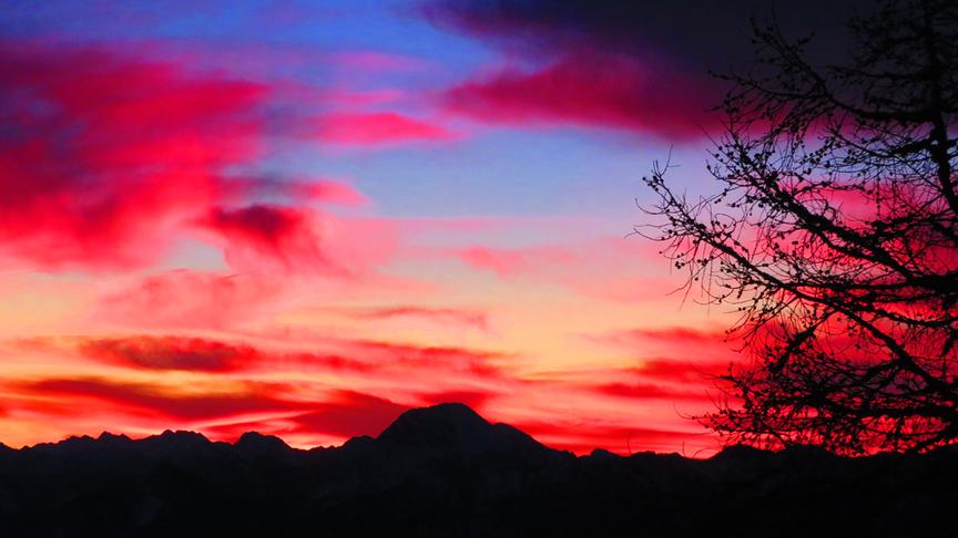 © Georg Wastl Kurz vor Sonnenaufgang am Dobratsch. Im Hintergrund der Mittagskogel. (Georg Wastl)