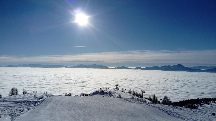 © Erika Uiberlacher Der Ausblick übers Nebelmeer zu den Karawanken. (Erika Uiberlacher)