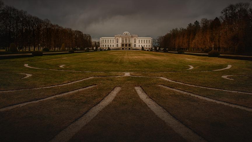 © Simon Krieg Die Wolken gehen über dem Schloss Klessheim schon in Stellung. (Simon Krieg)