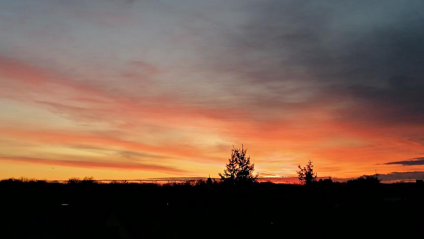 © Silvia Himberger Viele Menschen können den Sonnenaufgang sehen, aber nur wenige nehmen dieses einzigartige Naturschauspiel auch wahr. (Silvia Himberger)